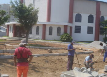 Prefeitura executa obras de reforma na Praça do Divino