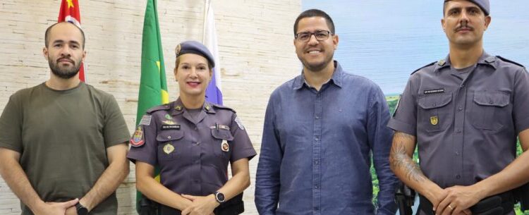 Prefeito de Caraguatatuba e Comando da PM alinham estratégias para Operação Verão 2023/2024