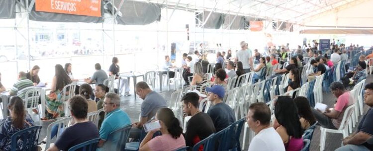 Caraguatatuba se prepara para alta temporada de verão e registra 3 mil entrevistas no 6º Mutirão do Emprego