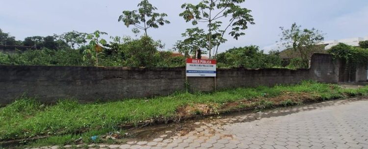 Prefeitura impede nova invasão de área pública no Golfinho