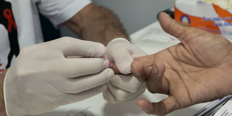  Bertioga promove ações durante o Dezembro Vermelho, mês de luta contra a Aids