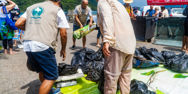 Bertioga promove encontro alusivo ao descarte correto de recicláveis