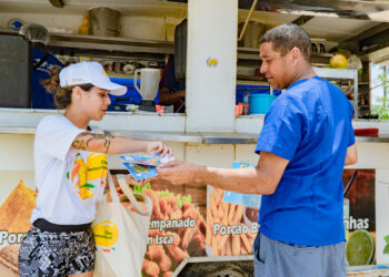 Bertioga promove conscientização nas praias sobre o descarte responsável de óleo de cozinha
