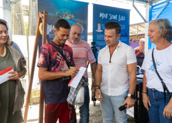 Bertioga lança projeto que prevê pagamento a pescadores por recolhimento de lixo do mar