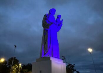 Fortes ventos danificam iluminação do Santo Antônio