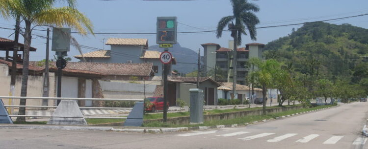 Radar instalado na Avenida Brasil, em Caraguatatuba, passa a operar nesta terça-feira