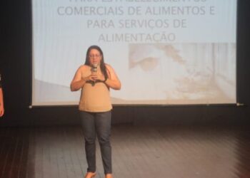 Pescadores do Entreposto de Pesca do Camaroeiro recebem palestras da Vigilância Sanitária