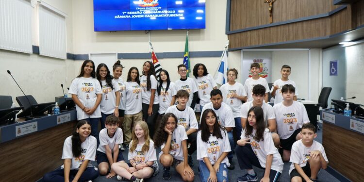 Programa Câmara Jovem realiza última sessão ordinária do ano