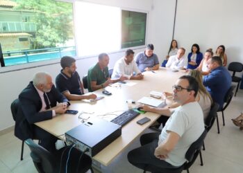 Vereadores se reúnem com representantes da Secretaria de Saúde