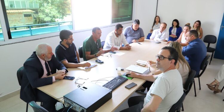 Vereadores se reúnem com representantes da Secretaria de Saúde