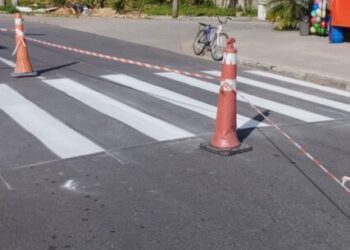 Prefeitura de Caraguatatuba faz revitalização de sinalização de solo em diversos pontos da cidade