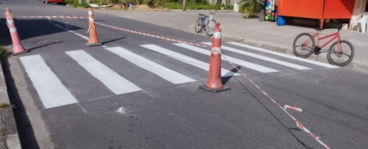 Prefeitura de Caraguatatuba faz revitalização de sinalização de solo em diversos pontos da cidade