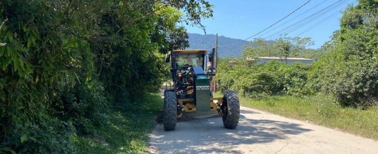 Prefeitura promove nivelamento de ruas e drenagem de valas na região Sul