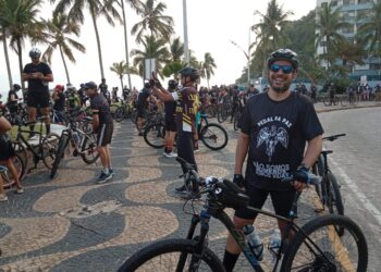 Tato Aguilar integra grupo de ciclistas e participa do “Pedal da Paz”   