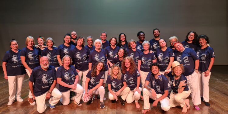 Serramar Shopping recebe apresentação natalina do Água Viva Coral