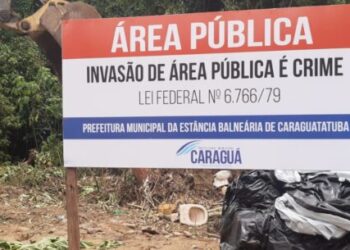 Prefeitura de Caraguatatuba e Polícia Ambiental coíbem invasão em área pública no Jaraguazinho