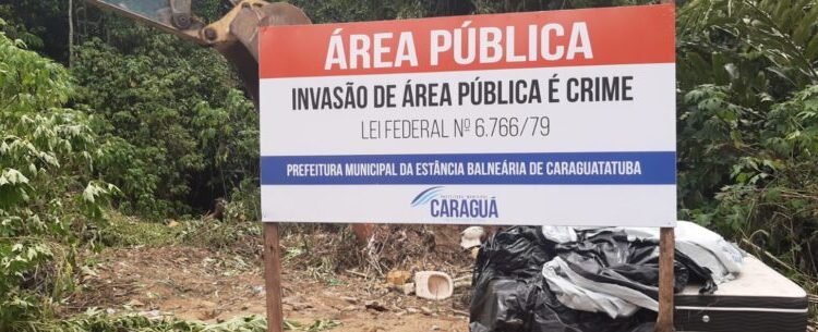 Prefeitura de Caraguatatuba e Polícia Ambiental coíbem invasão em área pública no Jaraguazinho