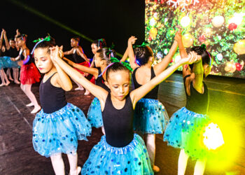 Cerca de 900 artistas sobem ao palco durante as apresentações de Natal em Bertioga