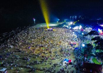 Bertioga recebe 2024 com show na Praia da Enseada