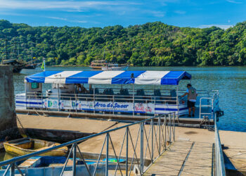 Barco Escola ‘Arca do Saber’ promove saída gratuita segunda-feira (18)