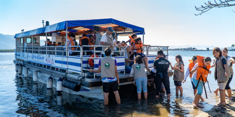 Barco Escola ‘Arca do Saber’ realiza 3 mil atendimentos e celebra uma década de educação ambiental