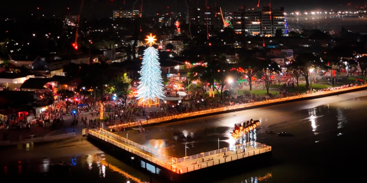 Bertioga Cidade Natal emociona milhares de pessoas em desfile temático pelo centro histórico da caçula do litoral paulista