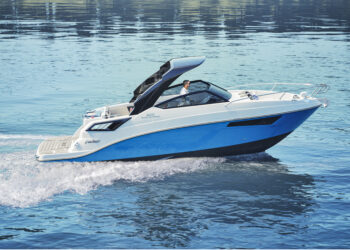 Maior fabricante de embarcações da América Latina vai apresentar lanchas premiadas e tecnológicas em Bertioga, no litoral paulista