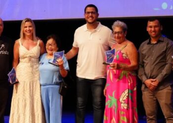 Prefeito de Caraguatatuba premia melhores atletas do ano no “Oscar do Esporte”