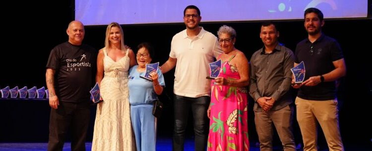 Prefeito de Caraguatatuba premia melhores atletas do ano no “Oscar do Esporte”