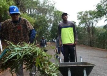 Prefeitura de Caraguatatuba chama mais bolsistas do PEAD para reforço na limpeza pública