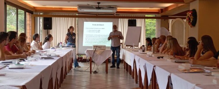 Funcionários da Prefeitura de Caraguatatuba fazem curso para entrevistadores do CadÚnico