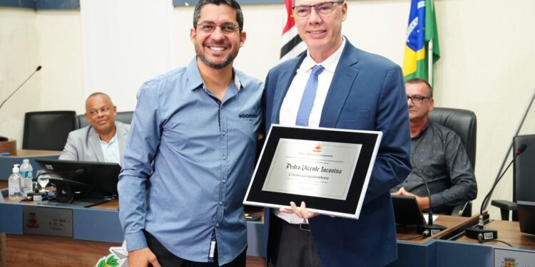 Pedro Vicente Iacovino é homenageado com Título de Cidadão Caraguatatubense