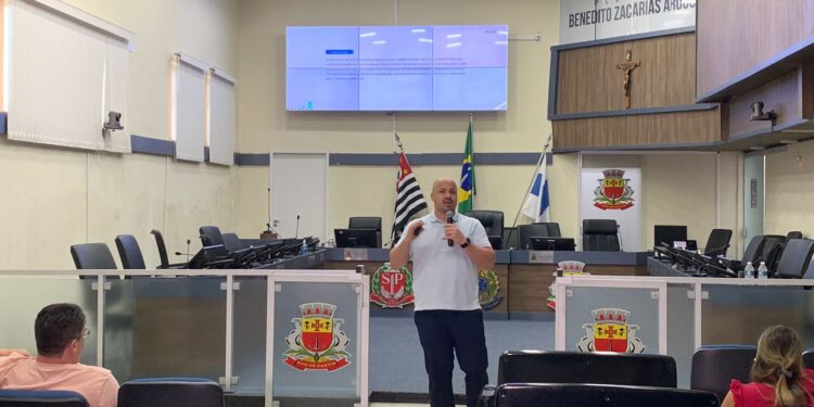 Servidores da Câmara Municipal participam de treinamento sobre planejamento de comunicação