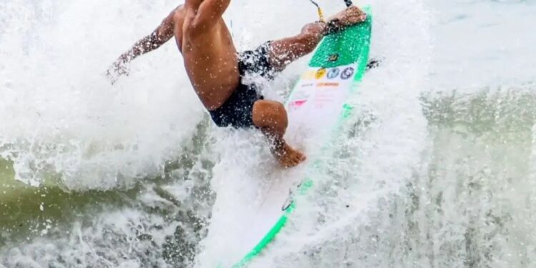 Talento do surf de Bertioga, Caio Okamoto é campeão municipal
