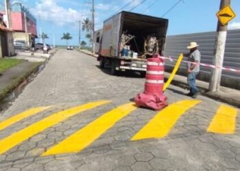 Bairros da região central de Caraguatatuba recebem revitalização do sinais de trânsito