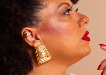 Noite de Autógrafos marca o lançamento do livro “O Poder é Seu – Impacto” de coautoria da coach e mentora Paula Sena e outras escritoras do litoral, interior e capital paulista