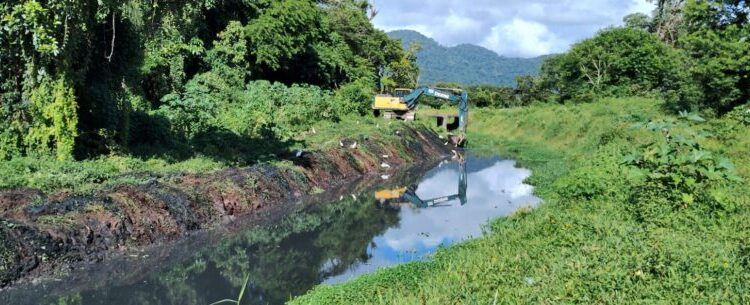 Prefeitura prossegue com serviços de drenagem em valas para evitar alagamentos na região Sul