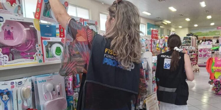 Procon realiza operação em comércios de Bertioga