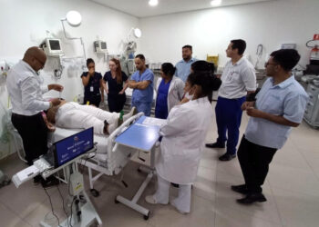 Profissionais de enfermagem das UPAs recebem treinamento para operar aparelho de eletrocardiograma disponibilizado pelo Hcor