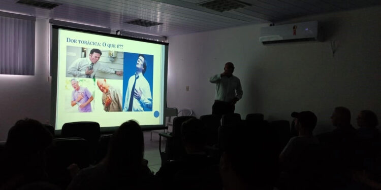 Recepcionistas das UPAs recebem capacitação para atendimento de pacientes com dor torácica 