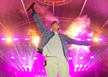 Felipe Araújo e Mistura Caraguá animaram público no terceiro final de semana do Caraguá Tá Show