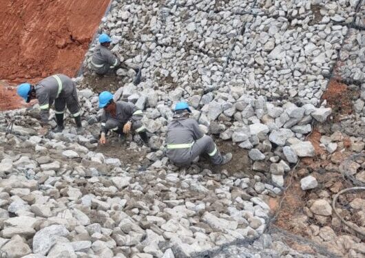 Obras na Rua Alta Tensão vão melhorar drenagem no Perequê-Mirim