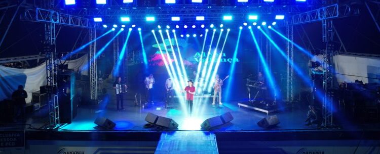 Caraguá Tá Show: Alceu Valença leva mais de 25 mil pessoas ao Centro