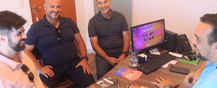 Referência gastronômica, cidade recebe representantes de Atibaia para conhecer festival Caraguá a Gosto