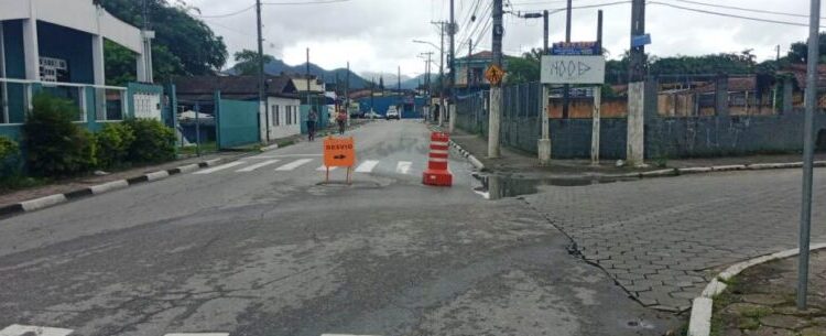 Prefeitura altera itinerário de ônibus e trânsito no Morro do Algodão por conta de alagamentos e interdita subida do Morro Santo Antônio