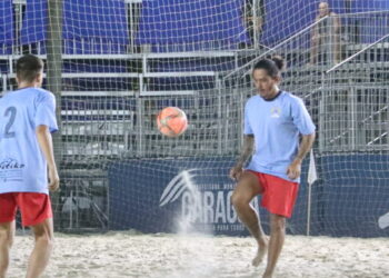 Jogos de Beach Soccer são atrações da noite na Arena Verão Esportiva