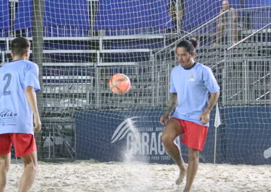 Jogos de Beach Soccer são atrações da noite na Arena Verão Esportiva
