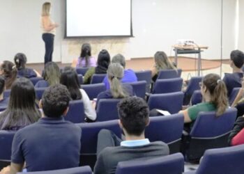 Janeiro Roxo: Prefeitura capacita médicos e enfermeiros para ampliar busca ativa de casos de hanseníase