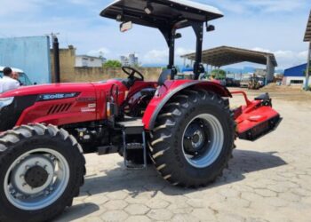 Prefeitura de Caraguatatuba adquire trator para fortalecer agricultura familiar