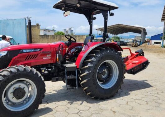 Prefeitura de Caraguatatuba adquire trator para fortalecer agricultura familiar